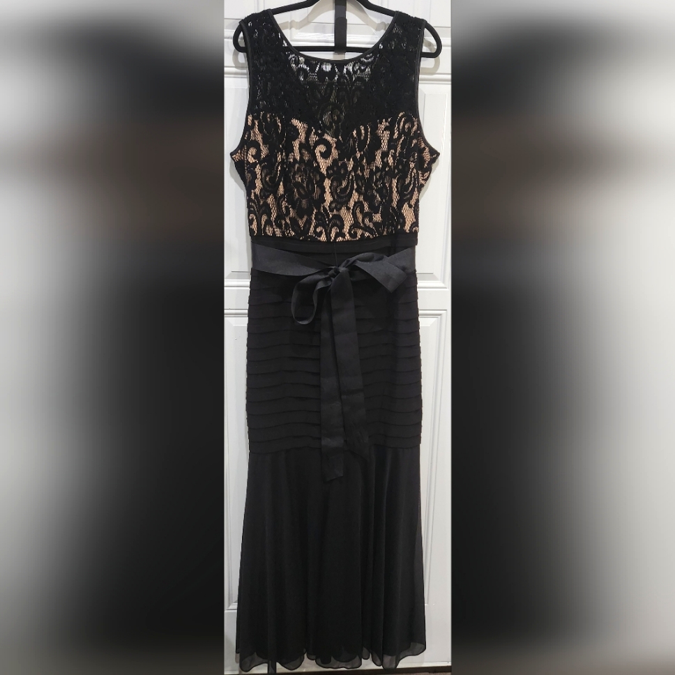 Betsy & Adam Black Lace Tiered Window Panel Full Length Dress Women's S